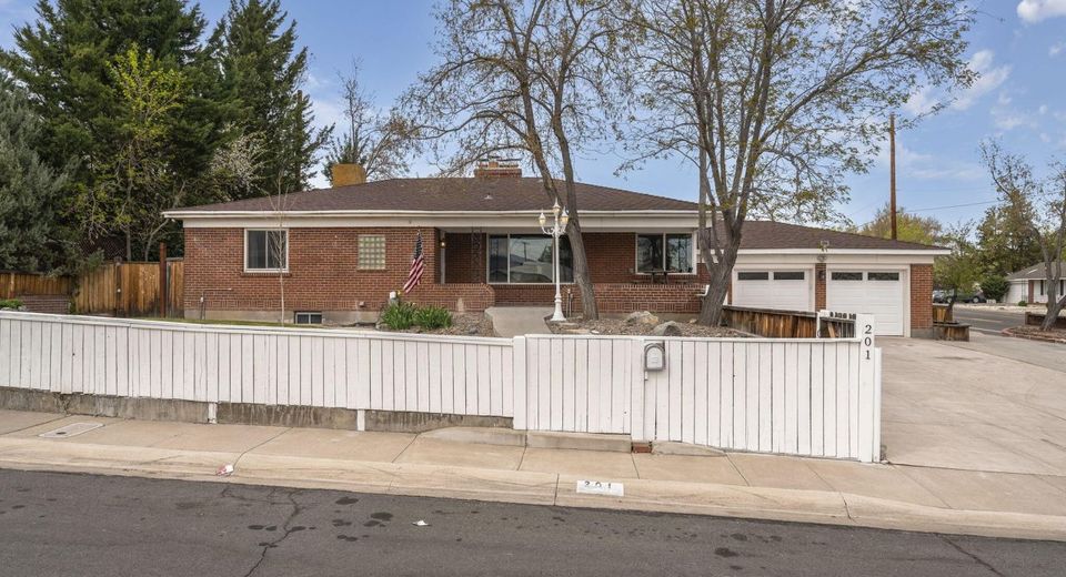 201 Sunnyside Drive, Reno, NV 89503 Photo