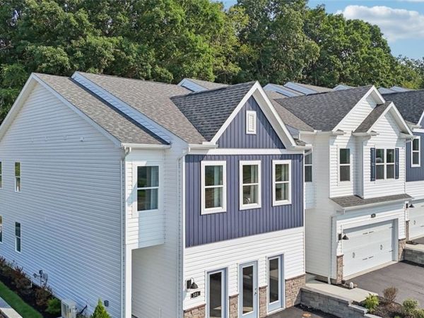 156 River Ridge Dr, Moon Twp, PA 15108