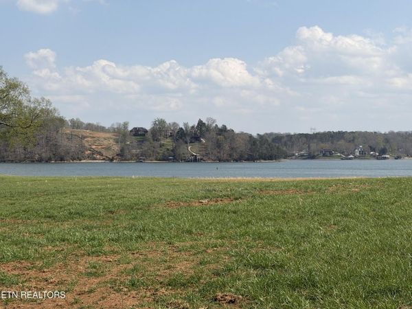 201 Plantation Way, Lenoir City, TN 37772