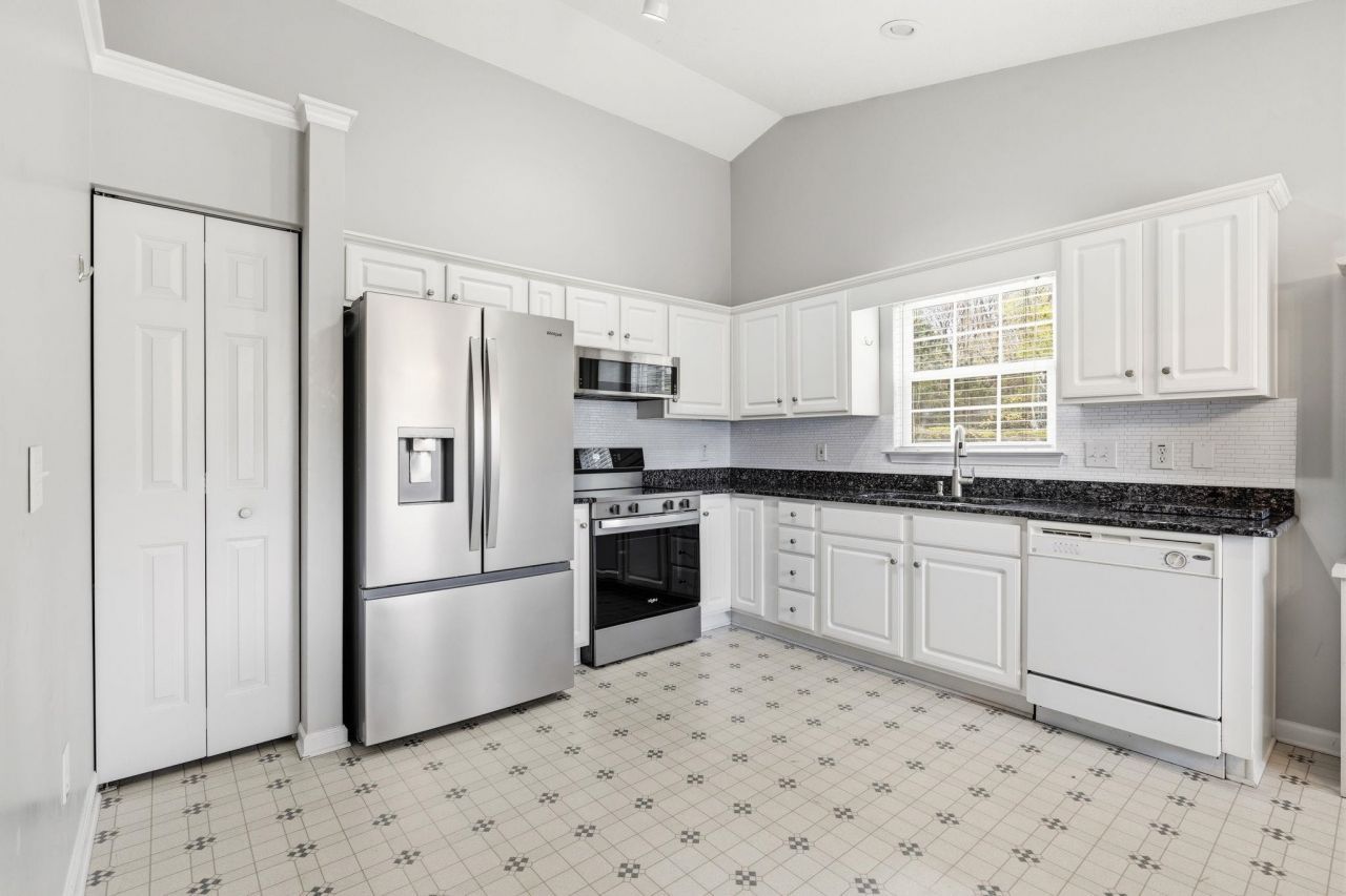 801 Sultana Dr. Photo 10