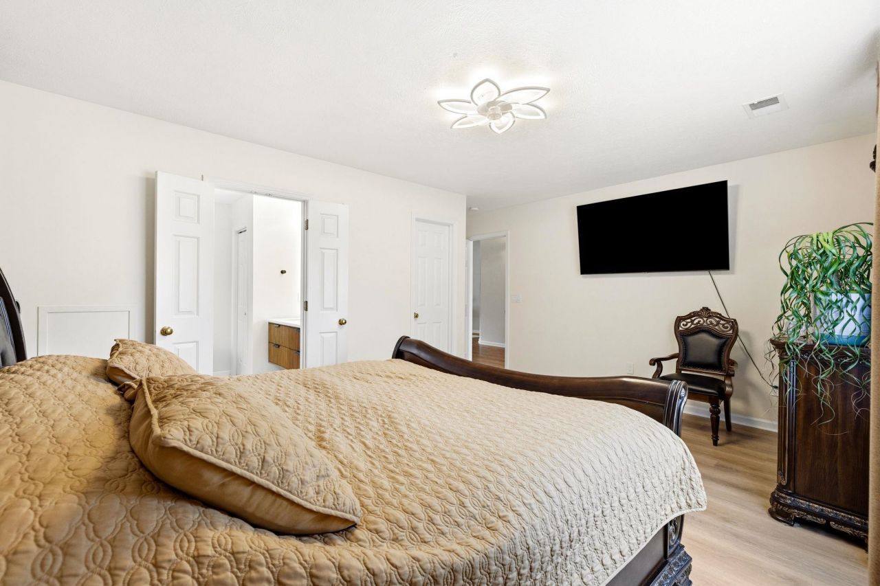 801 Sultana Dr. Photo 15