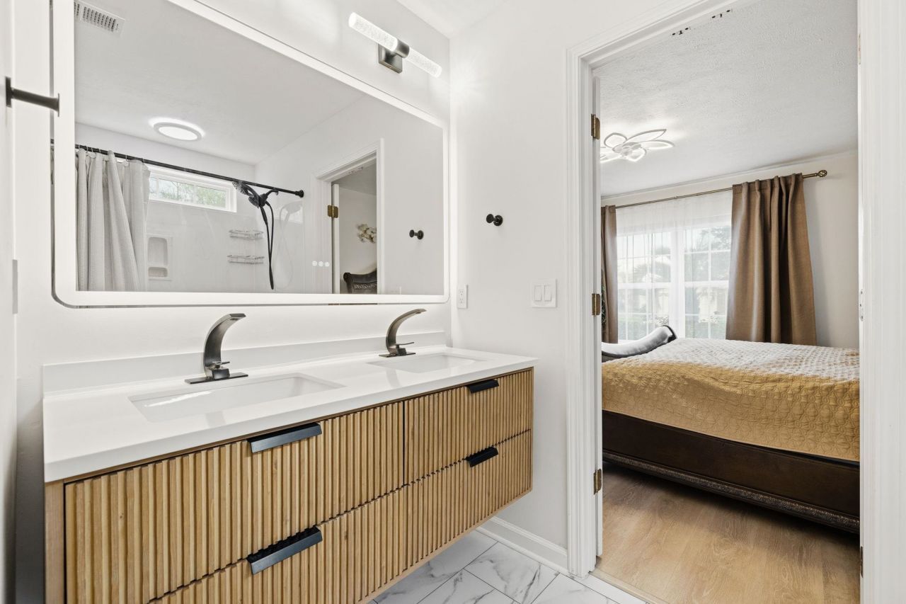 801 Sultana Dr. Photo 16