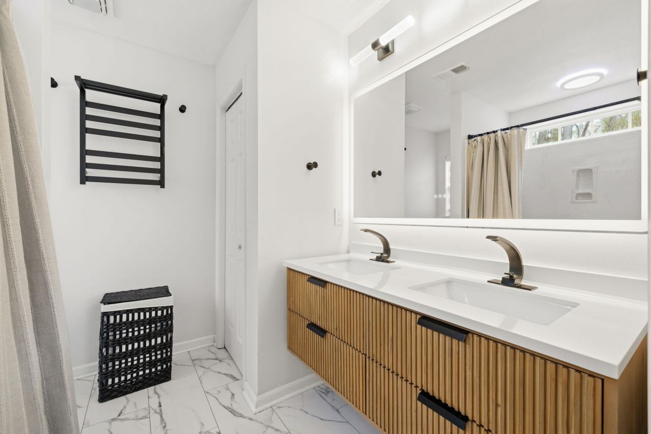 801 Sultana Dr. Photo 17