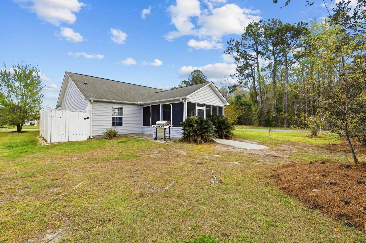 801 Sultana Dr. Photo 27