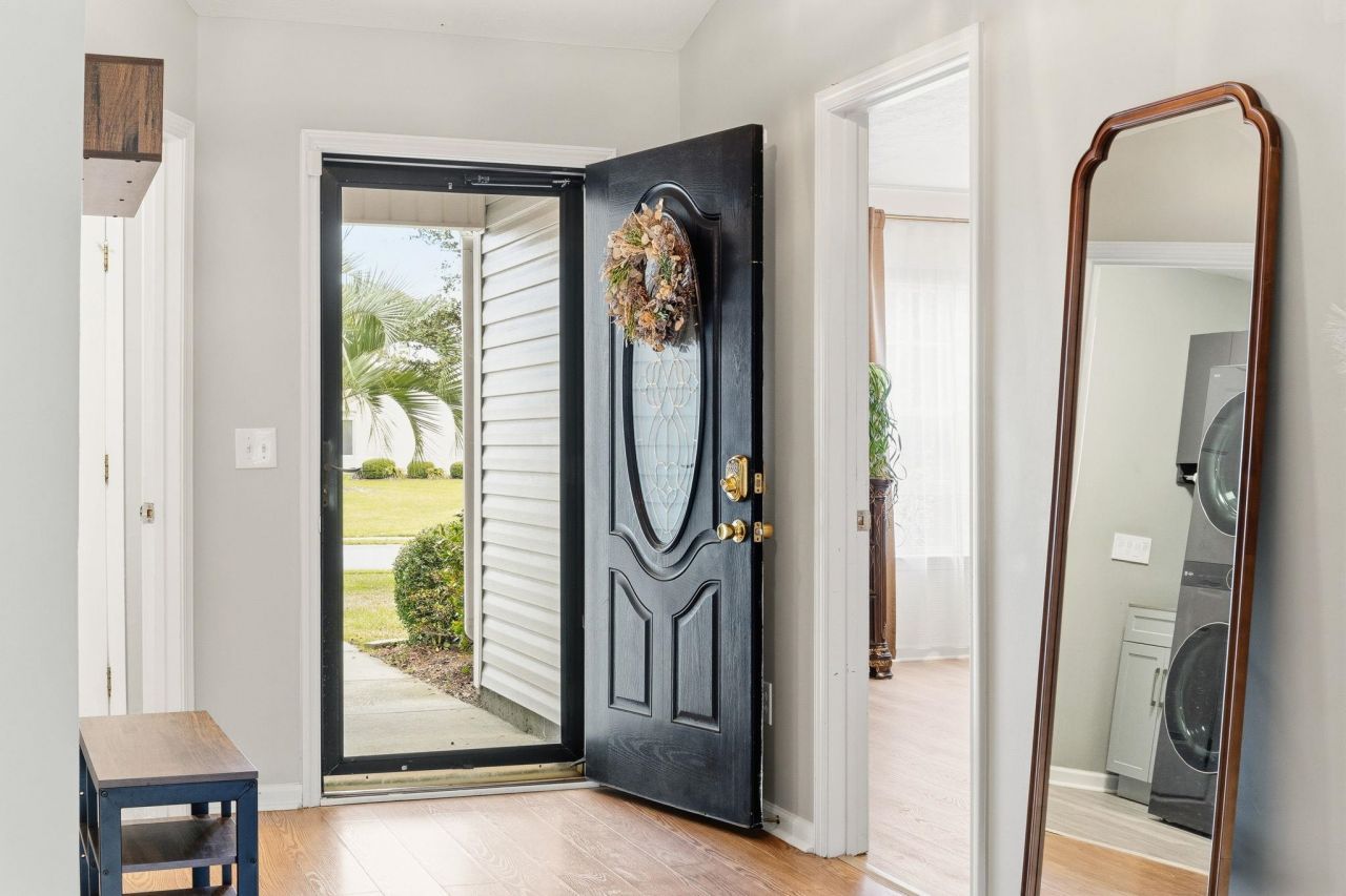 801 Sultana Dr. Photo 4