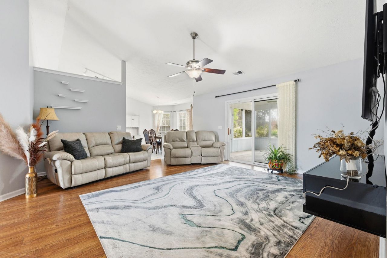 801 Sultana Dr. Photo 6