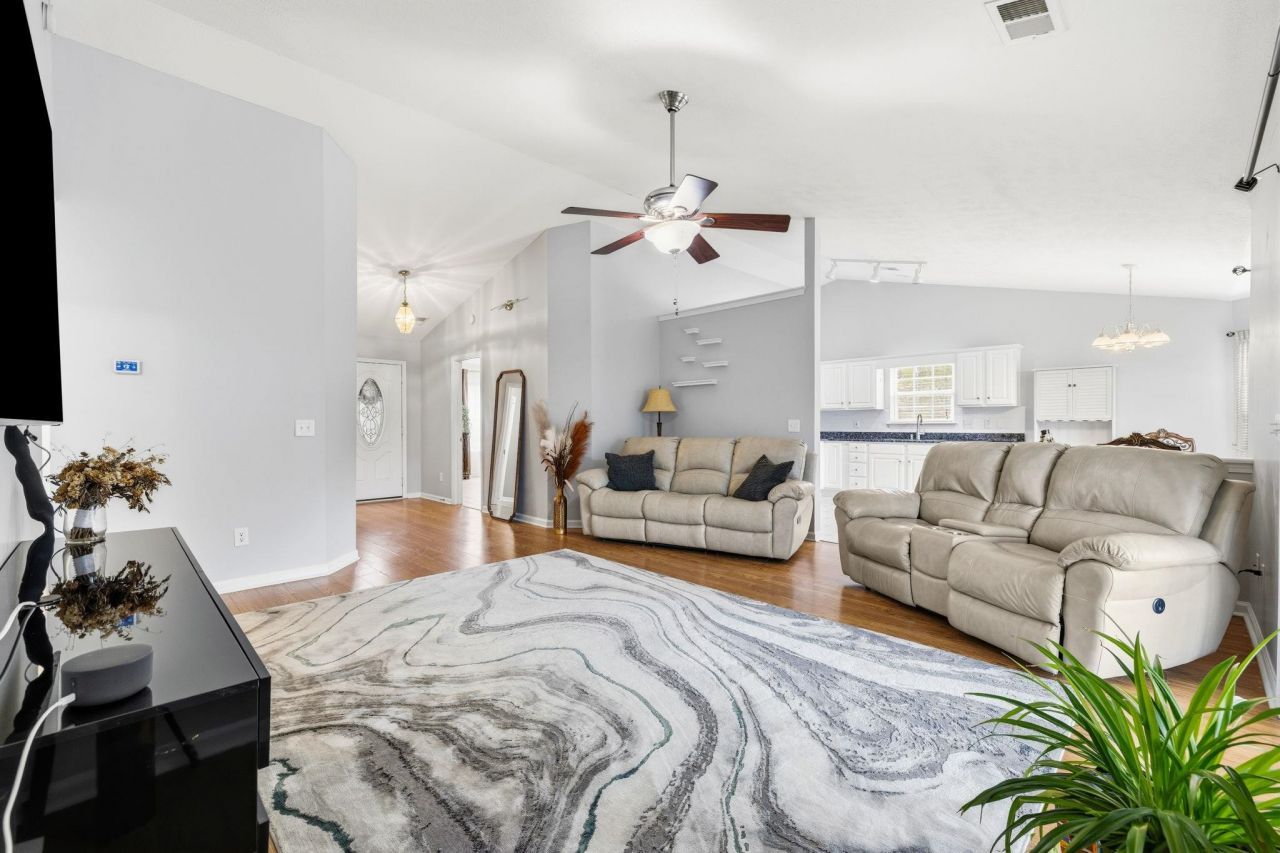 801 Sultana Dr. Photo 8