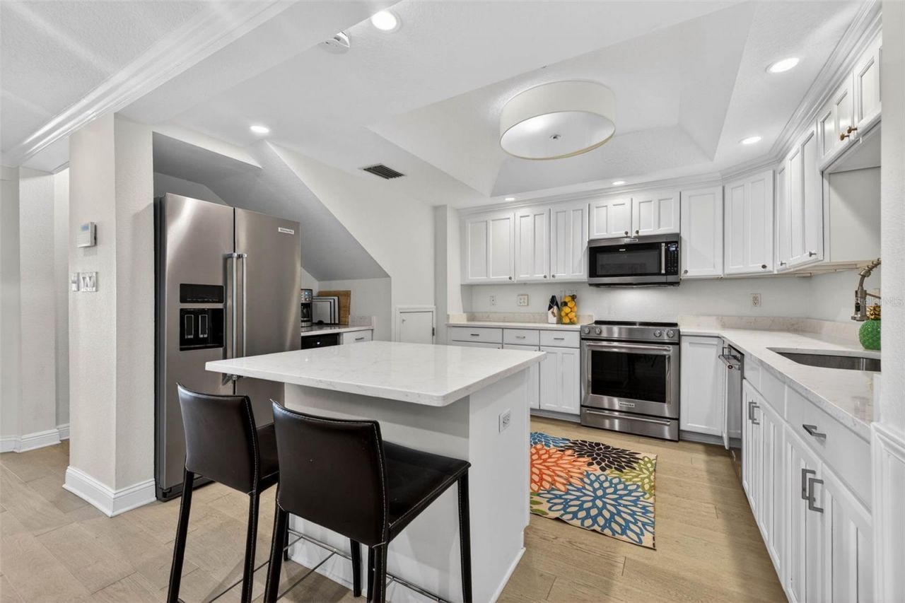 922 N Shore Drive Ne, Saint Petersburg, FL 33701 Photo