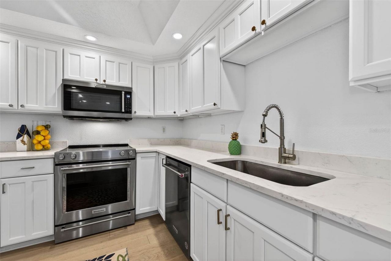 922 N Shore Drive Ne, Saint Petersburg, FL 33701 Photo