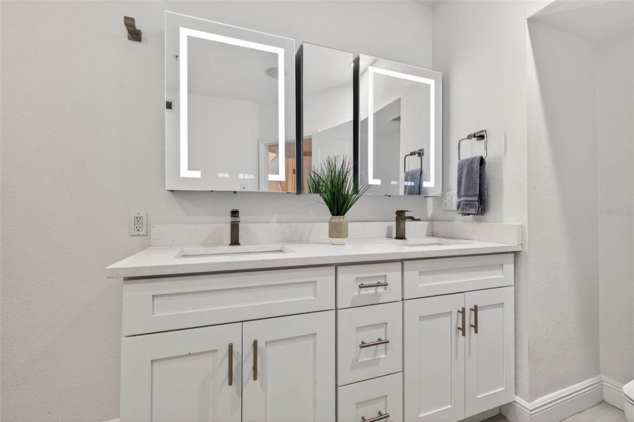 922 N Shore Drive Ne, Saint Petersburg, FL 33701 Photo