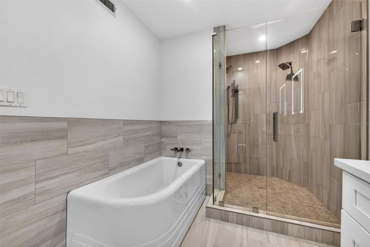 922 N Shore Drive Ne, Saint Petersburg, FL 33701 Photo