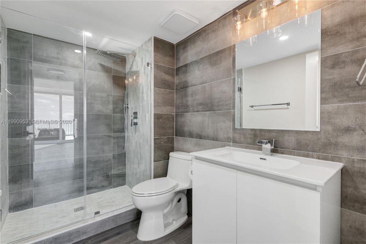 5420 N Ocean Dr , Unit 504, Singer Island, FL 33404 Photo