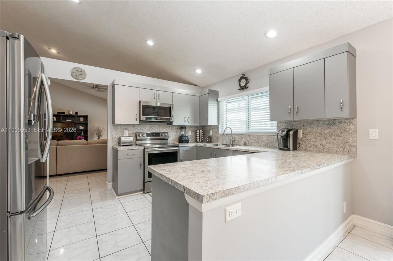 5420 N Ocean Dr , Unit 504, Singer Island, FL 33404 Photo