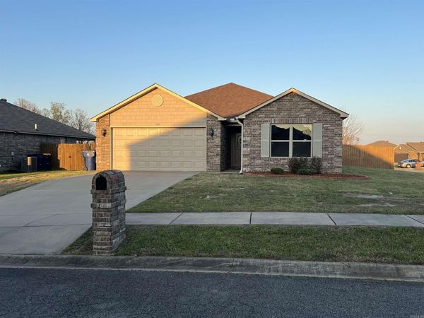 950 PINEHURST Loop, Cabot, AR 72023