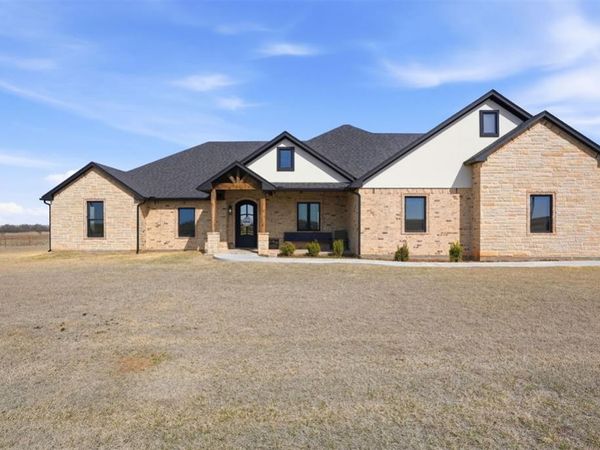 21749 E 1360 Road, Hobart, OK 73651