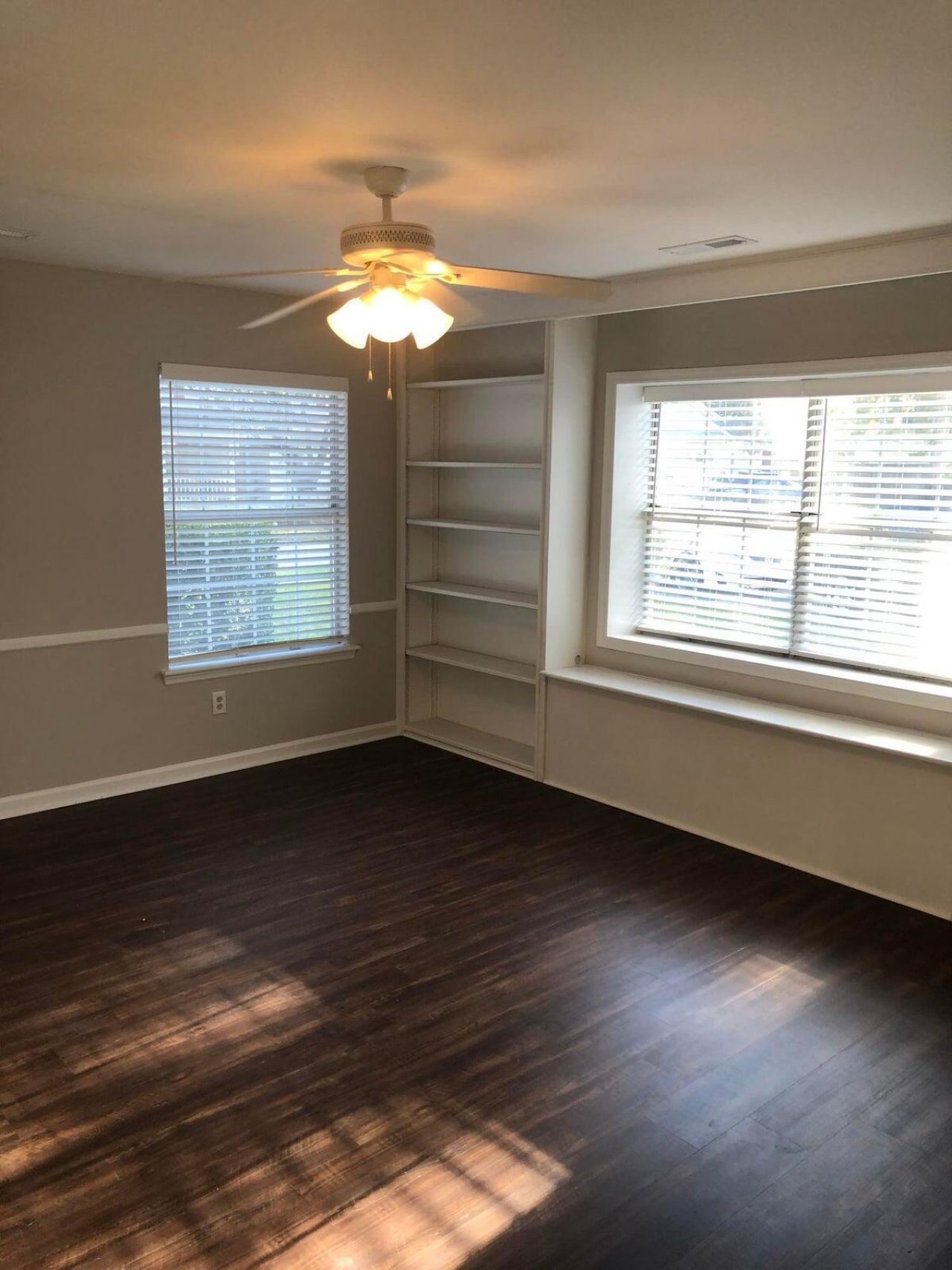 129 Knightsbridge Drive Photo 4