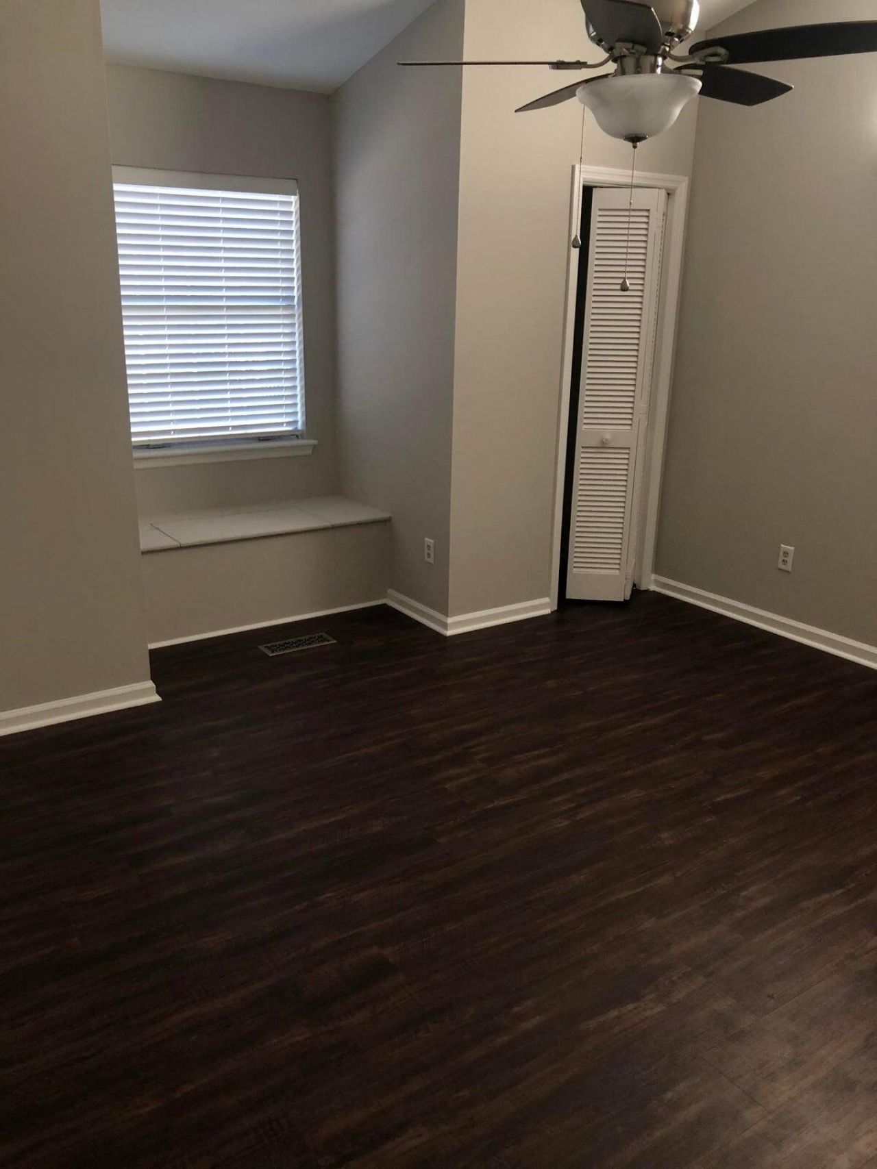 129 Knightsbridge Drive Photo 9