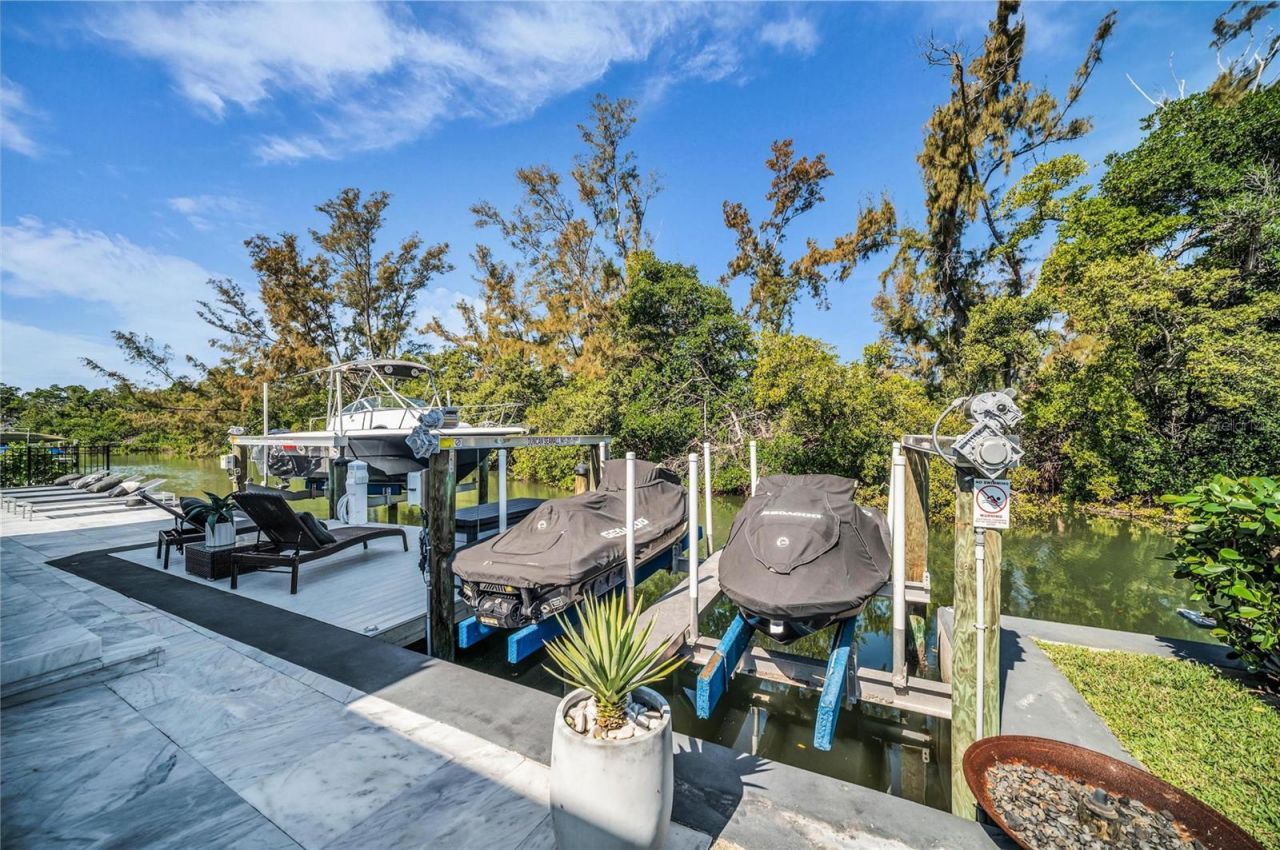 7149 Longboat Drive N, Longboat Key, FL 34228 Photo