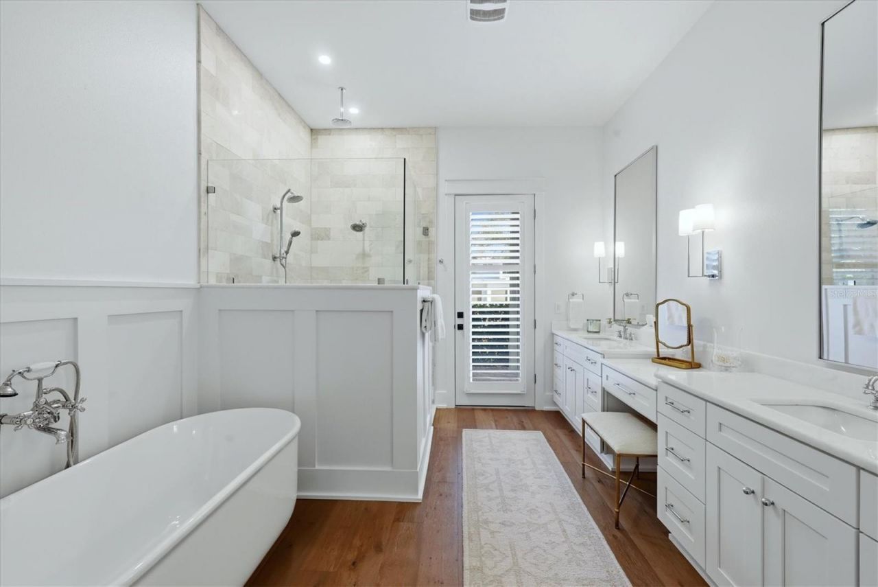 1686 North Drive, Sarasota, FL 34239 Photo