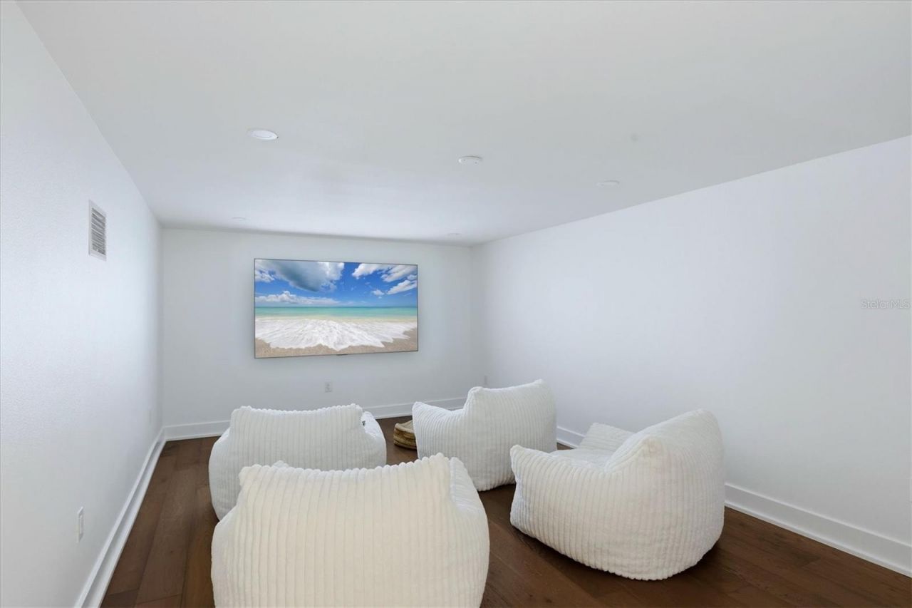 1686 North Drive, Sarasota, FL 34239 Photo