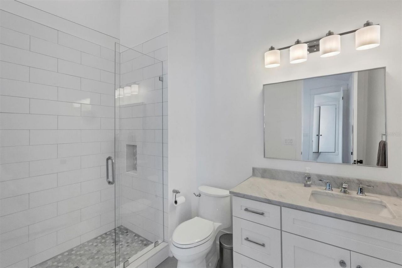 1686 North Drive, Sarasota, FL 34239 Photo