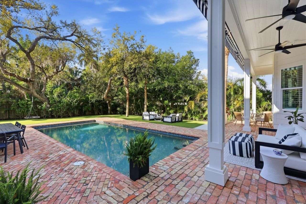 1686 North Drive, Sarasota, FL 34239 Photo