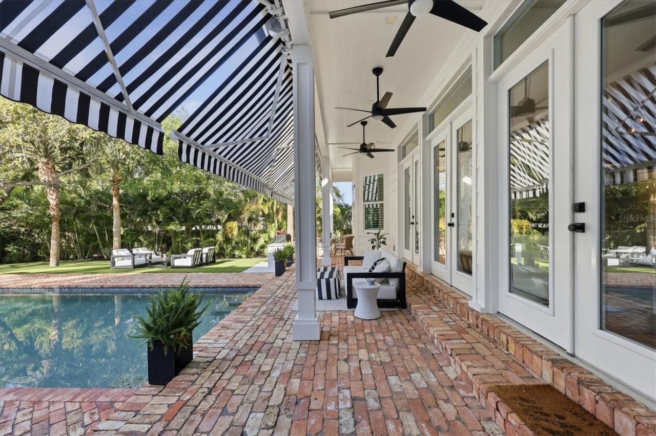 1686 North Drive, Sarasota, FL 34239 Photo