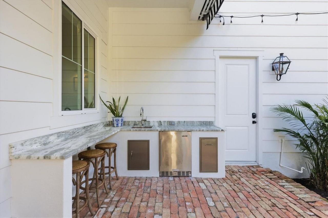 1686 North Drive, Sarasota, FL 34239 Photo