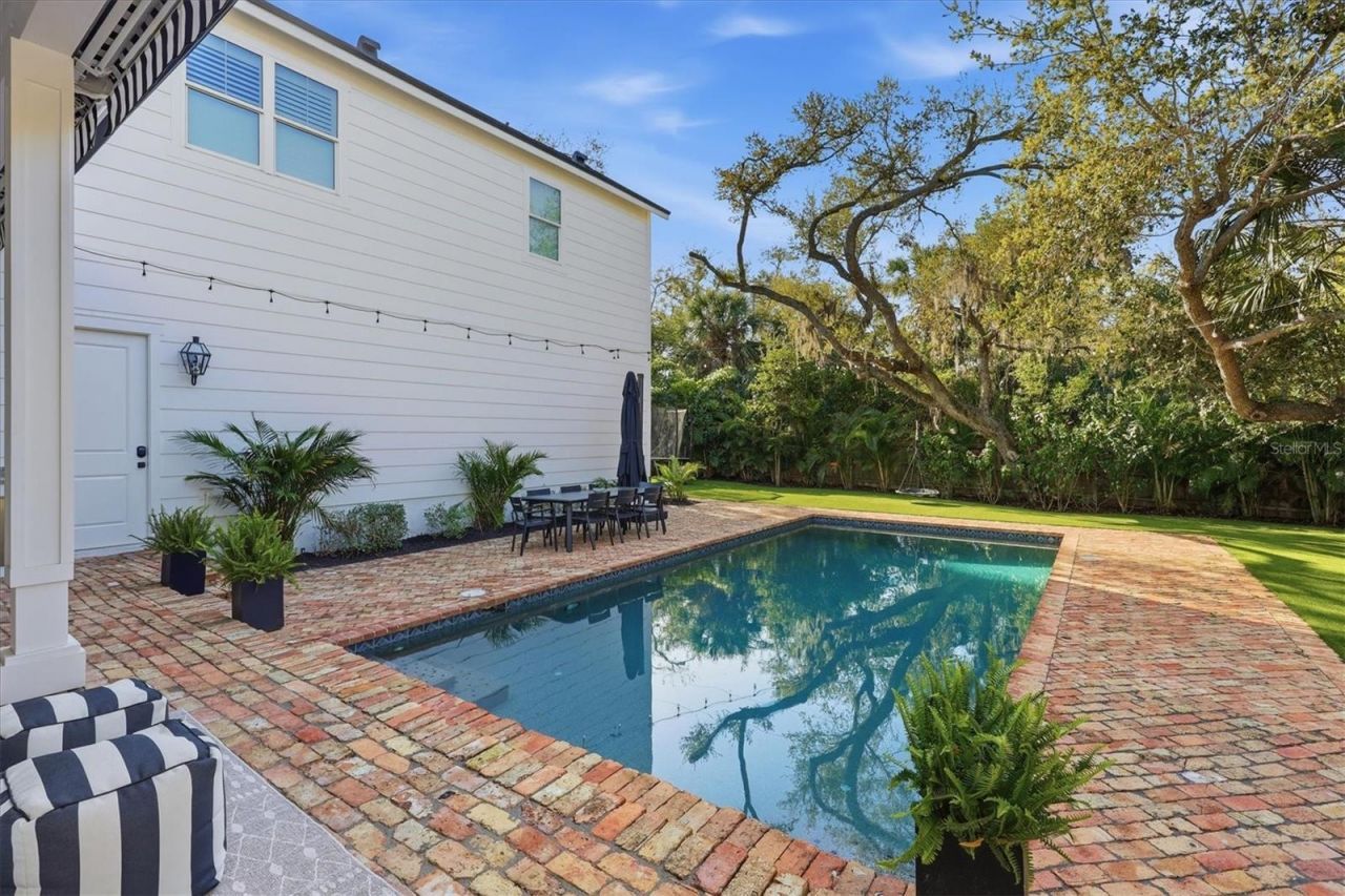 1686 North Drive, Sarasota, FL 34239 Photo