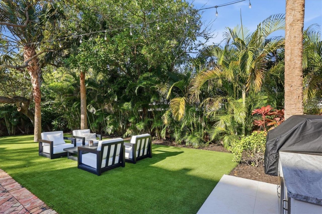 1686 North Drive, Sarasota, FL 34239 Photo