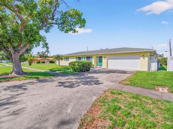 10100 COMMODORE DRIVE , SEMINOLE, FL 33776