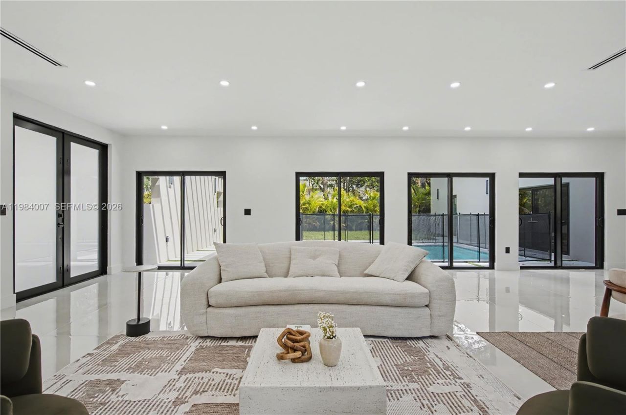 12335 Griffing Blvd, North Miami, FL 33161 Photo