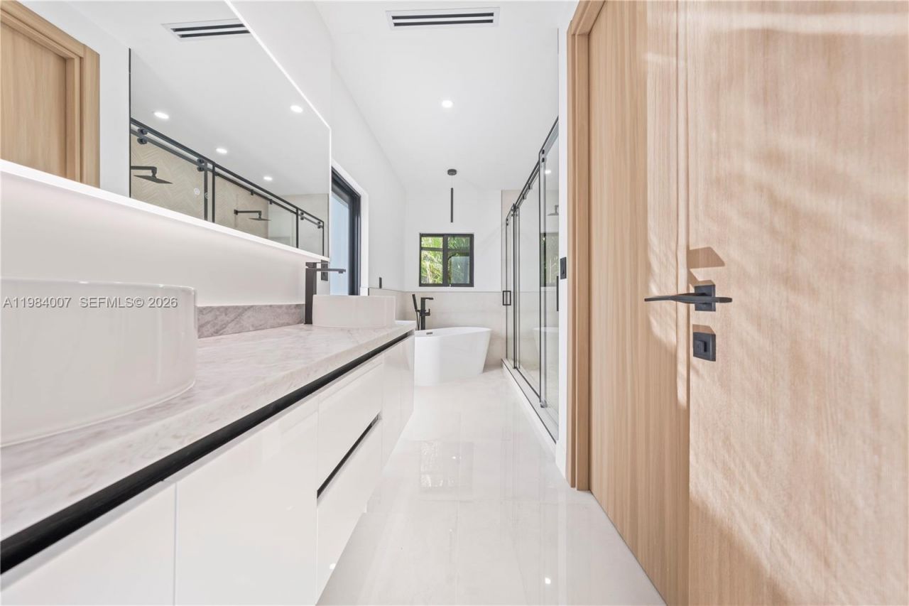 12335 Griffing Blvd, North Miami, FL 33161 Photo