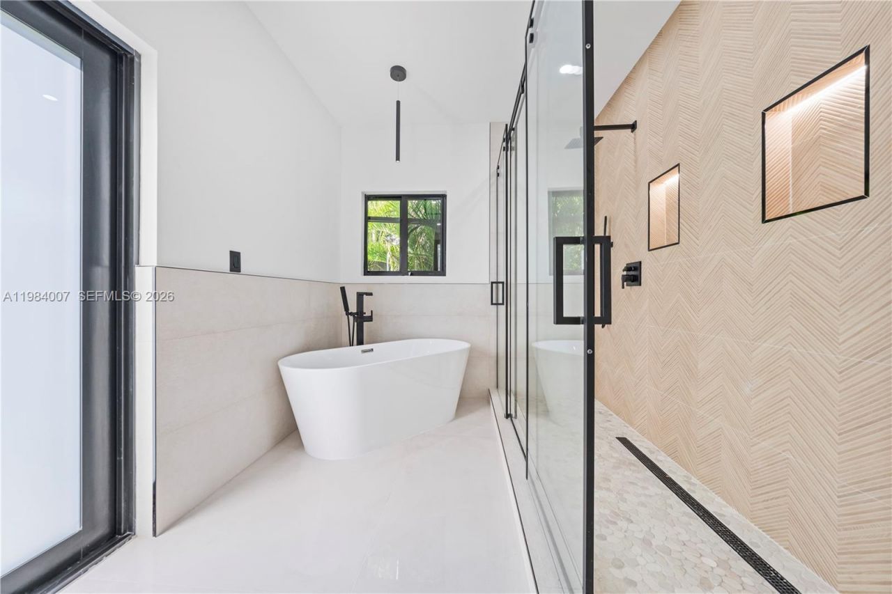 12335 Griffing Blvd, North Miami, FL 33161 Photo