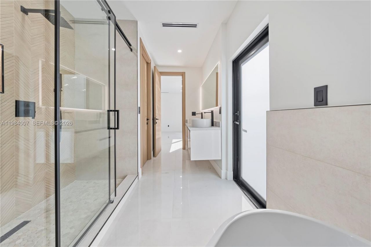 12335 Griffing Blvd, North Miami, FL 33161 Photo