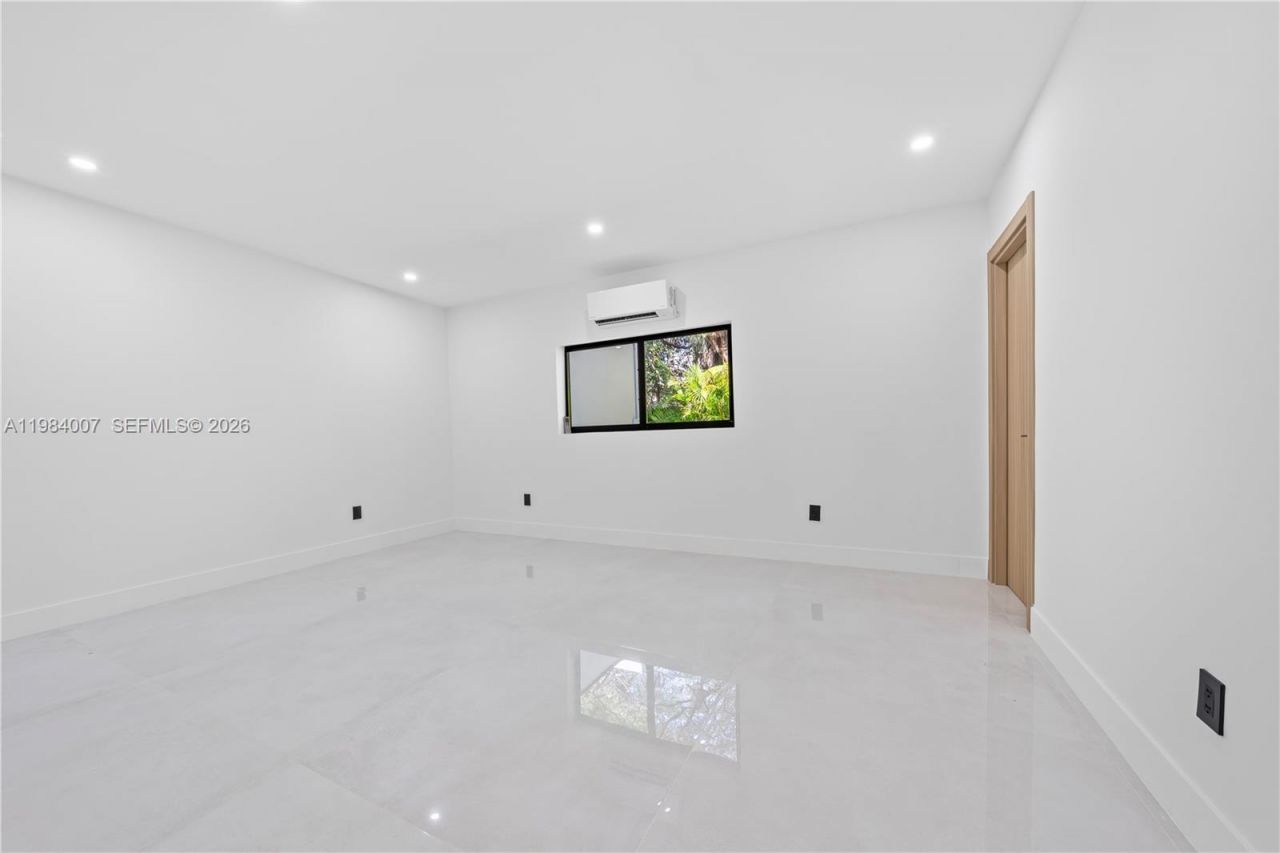 12335 Griffing Blvd, North Miami, FL 33161 Photo