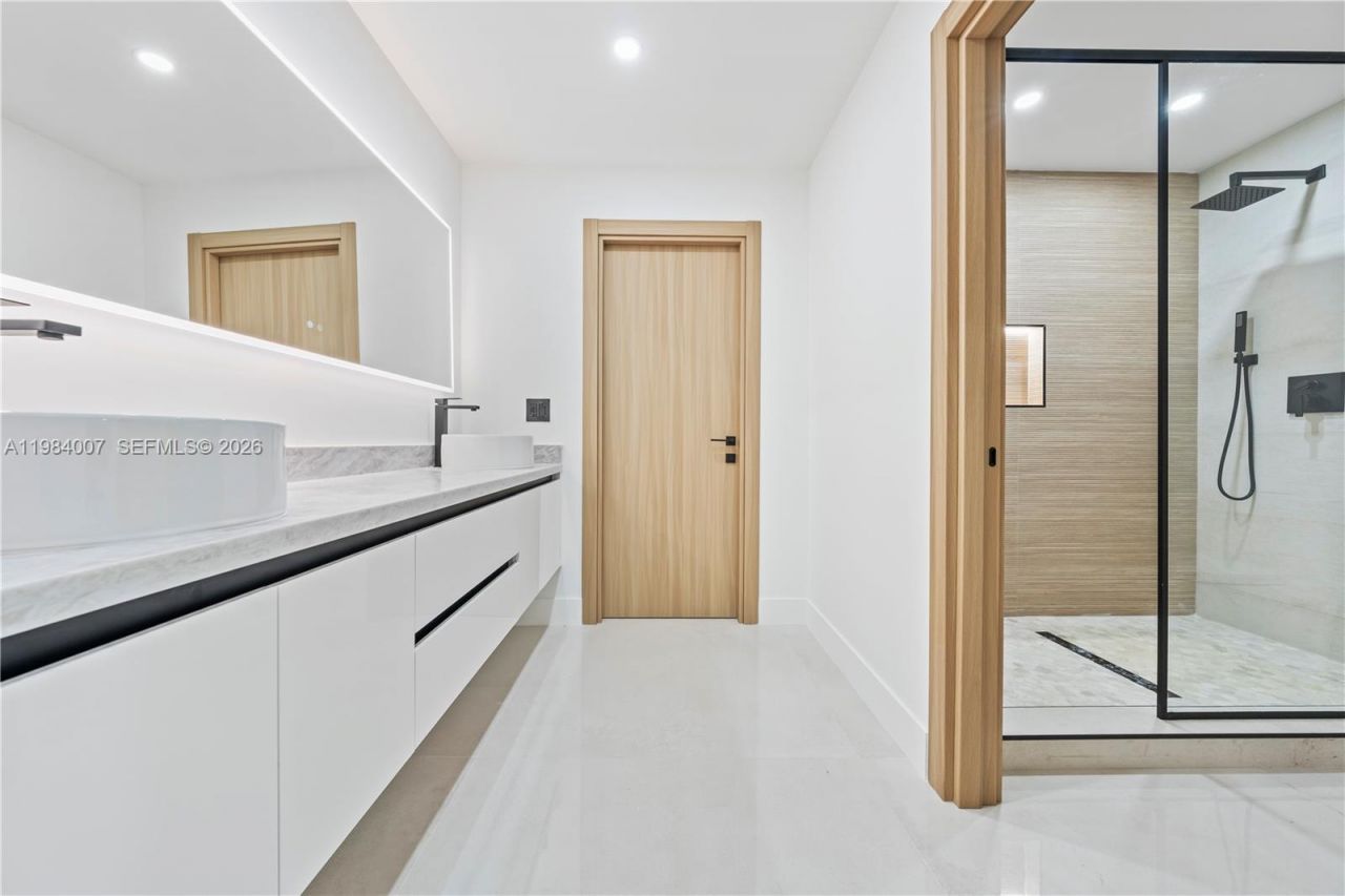 12335 Griffing Blvd, North Miami, FL 33161 Photo