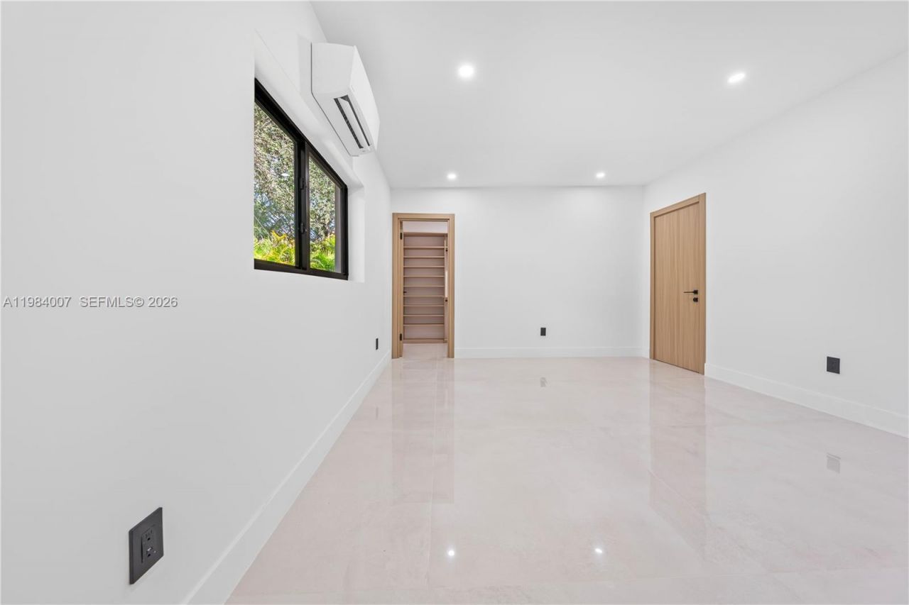 12335 Griffing Blvd, North Miami, FL 33161 Photo