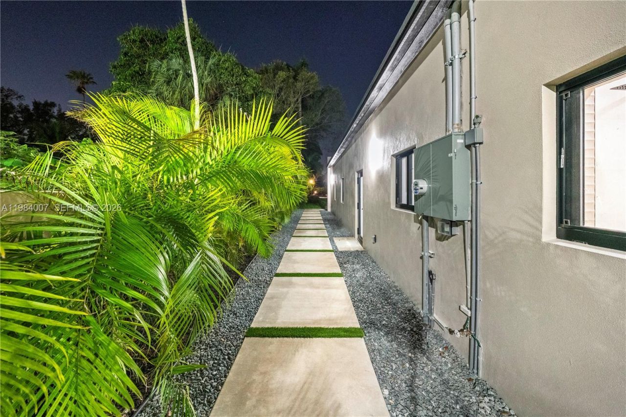 12335 Griffing Blvd, North Miami, FL 33161 Photo