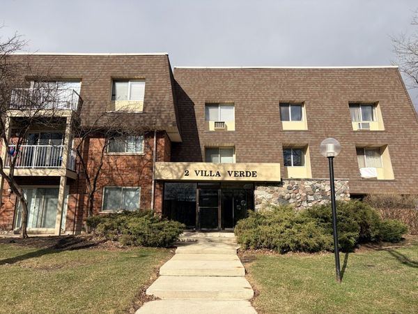 2 Villa Verde Drive, Unit 201, Buffalo Grove, IL 60089