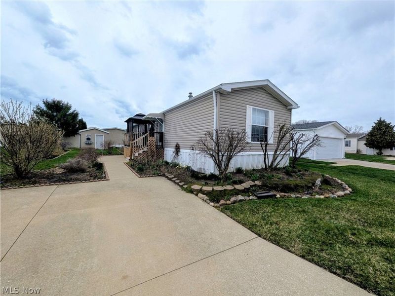 592 Sandtrap Circle, Painesville, OH 44077 Photo 1