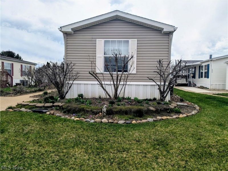 592 Sandtrap Circle, Painesville, OH 44077 Photo 2