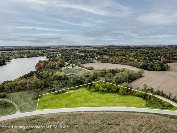 005 S Skyline Drive, Perrinton, MI 48871