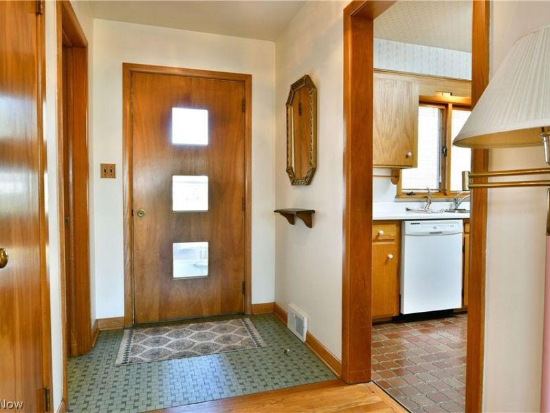 2521 Jennifer Drive, Poland, OH 44514 Photo 3