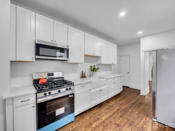 480 Stuyvesant Avenue , Trenton, NJ 08618