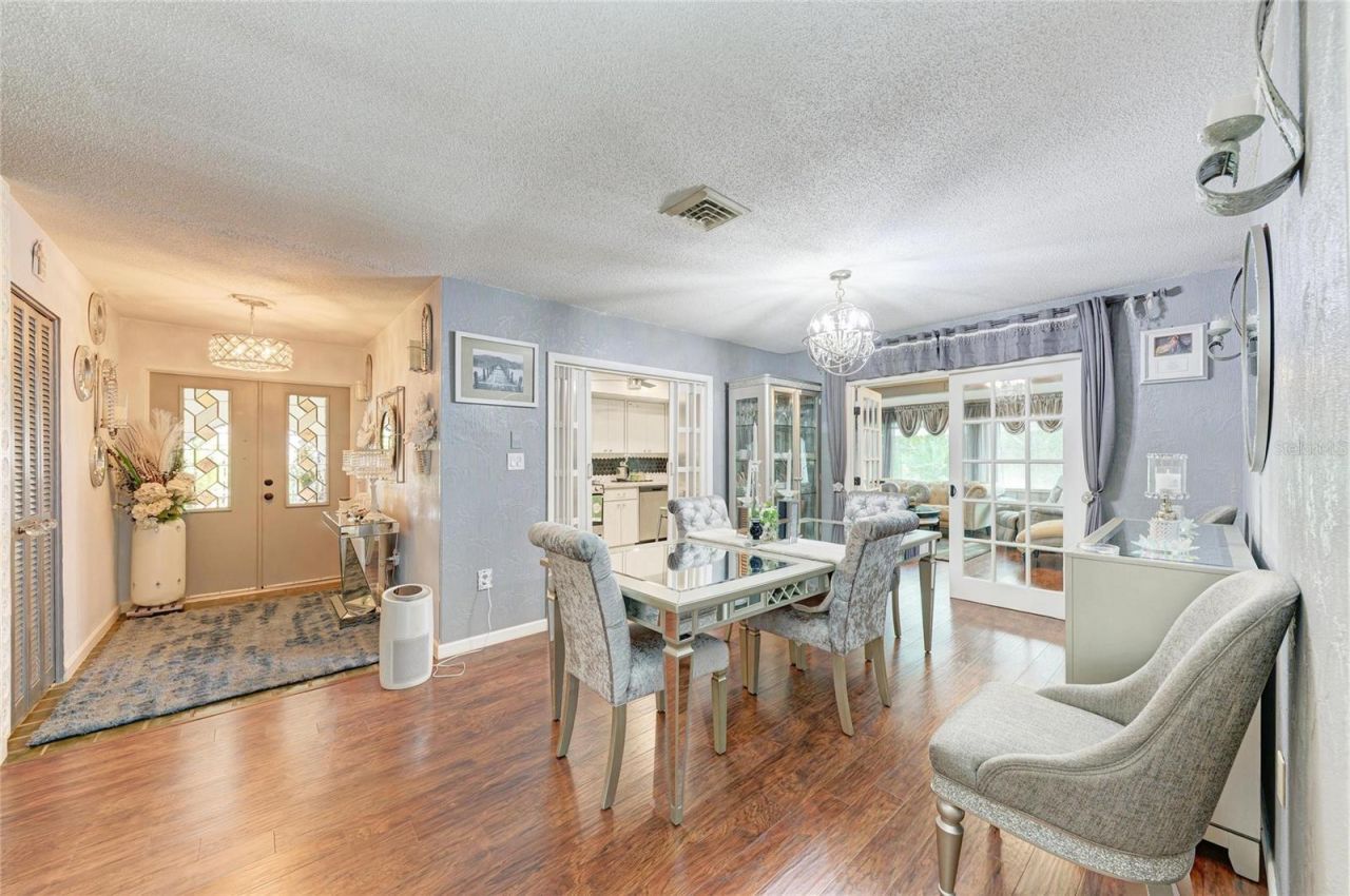 7236 Las Casas Dr , Sarasota, FL 34243 Photo