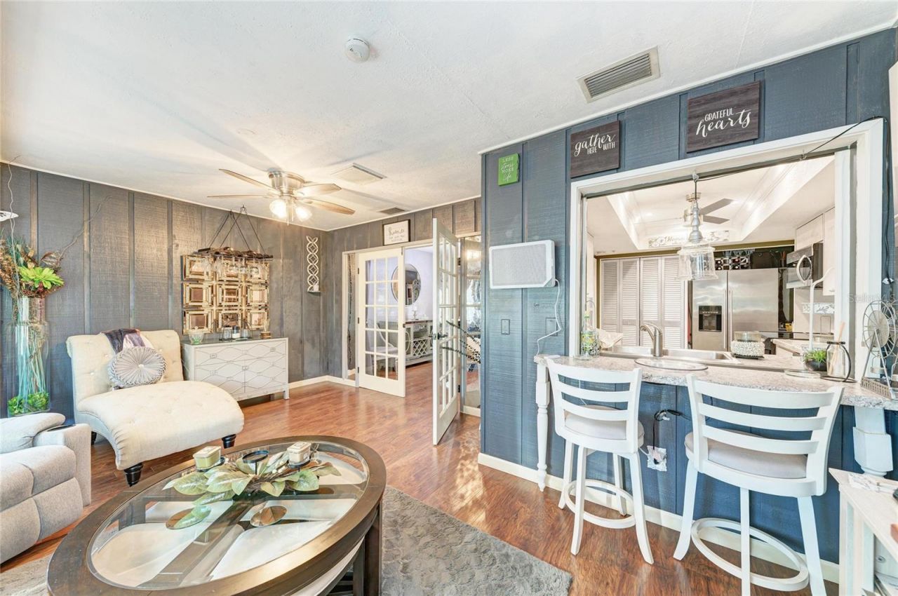 7236 Las Casas Dr , Sarasota, FL 34243 Photo