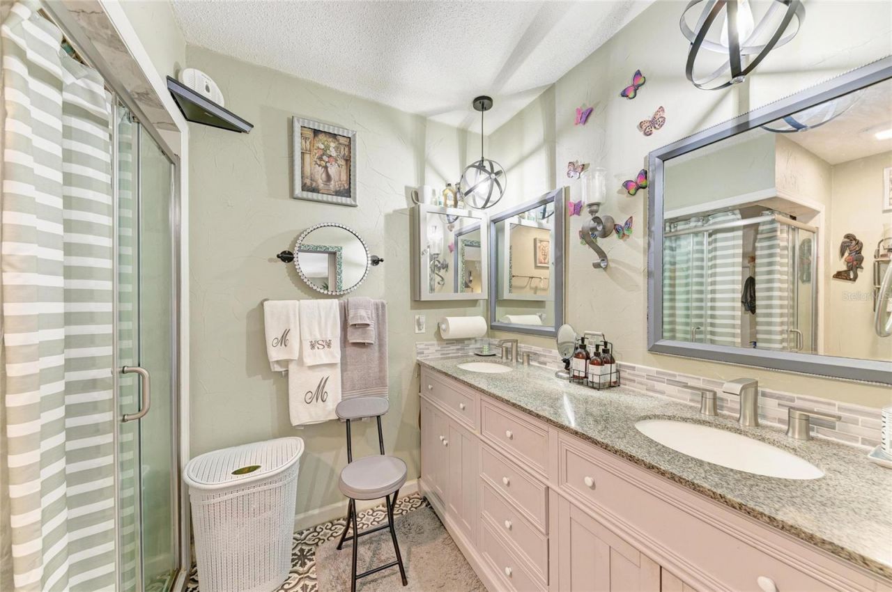 7236 Las Casas Dr , Sarasota, FL 34243 Photo