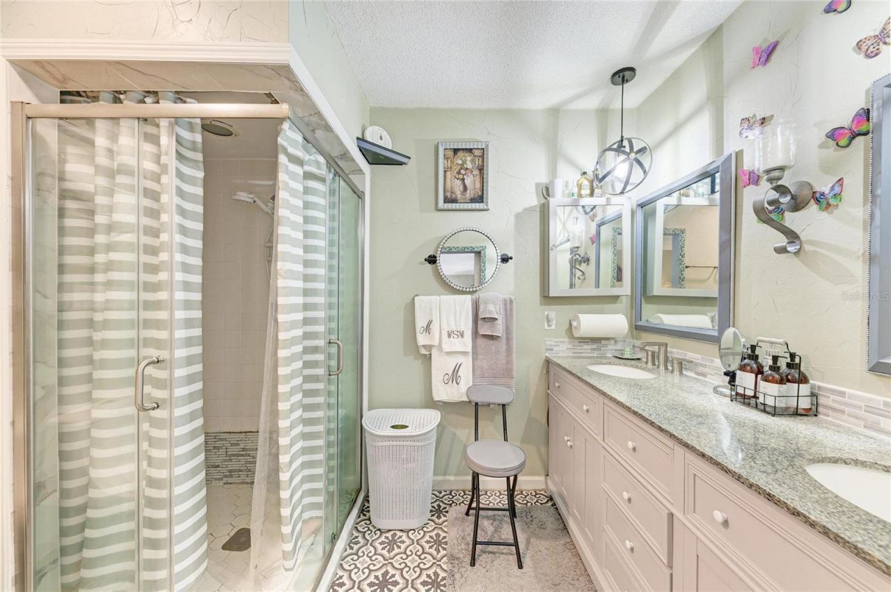 7236 Las Casas Dr , Sarasota, FL 34243 Photo