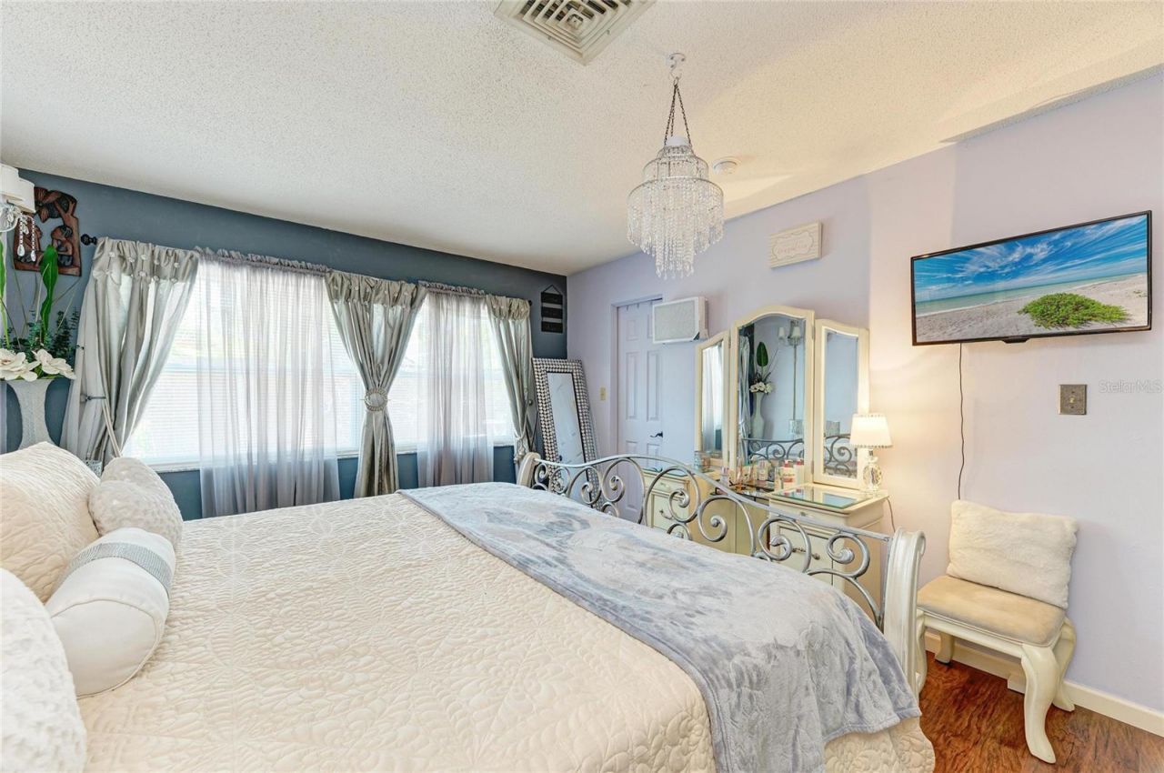 7236 Las Casas Dr , Sarasota, FL 34243 Photo